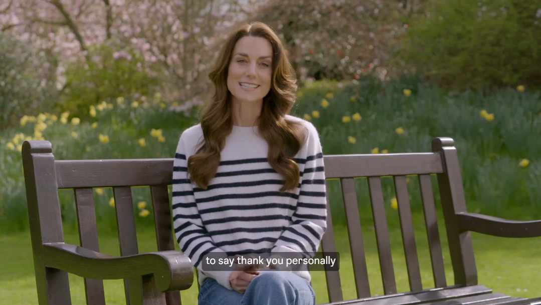 كيت ميدلتون أثناء المقطع المصور الذي أعلنت فيه إصابتها بالسرطان